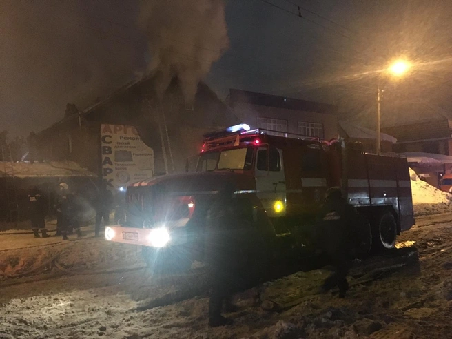 В пожаре пострадали три человека | Источник: пресс-служба МЧС по Новосибирской области