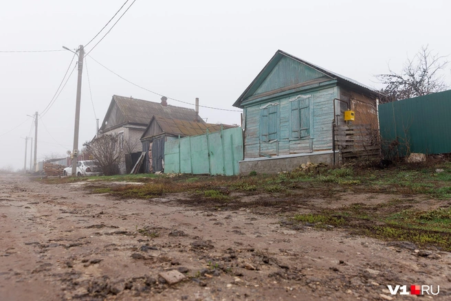 Один из самых старых домов, по словам жителей, принадлежит семье Карповых | Источник: Алексей Волхонский / V1.RU
