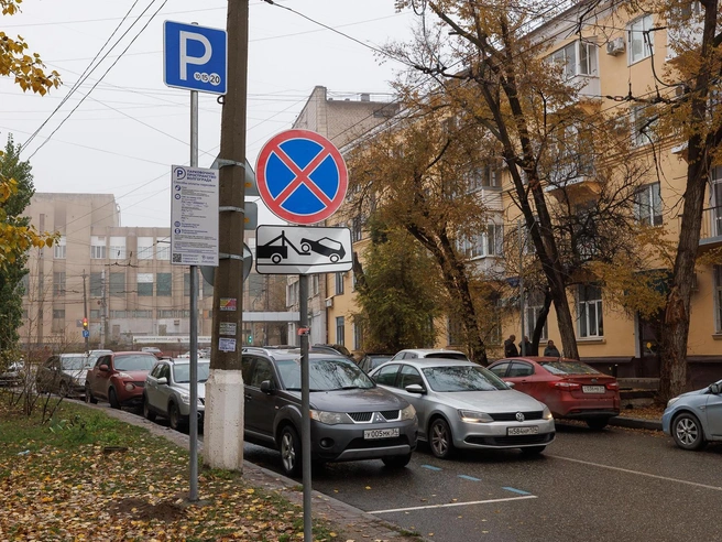 Разрешена ли здесь стоянка? Ответ не всегда очевиден | Источник: Алексей Волхонский / V1.RU
