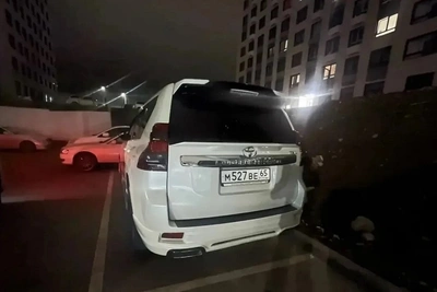 Очевидцев ночного ДТП в ЖК «Уюн» ищут в Южно-Сахалинске