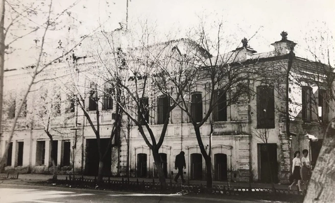 Здание, располагавшееся на месте касс аэрофлота, в 1974 году | Источник: Комитет по делам архивов Курганской области / vk.com