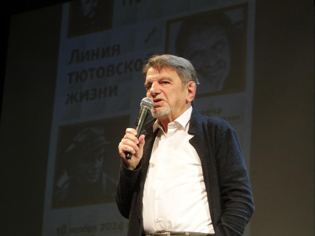 Додин поздравляет Сазонова с 90-летием
