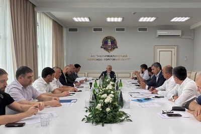 Темирлан Аджиев обсудил развитие порта Махачкалы