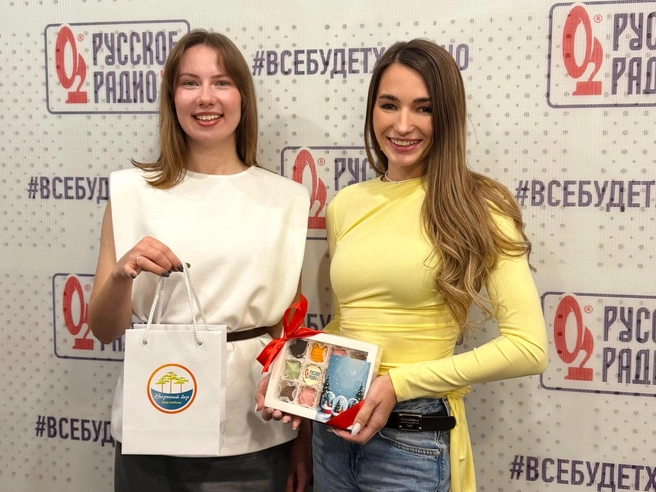 Ведущая Мария Решетова ежедневно открывает двери студии для друзей и партнеров | Источник: «Русское Радио Тюмень»