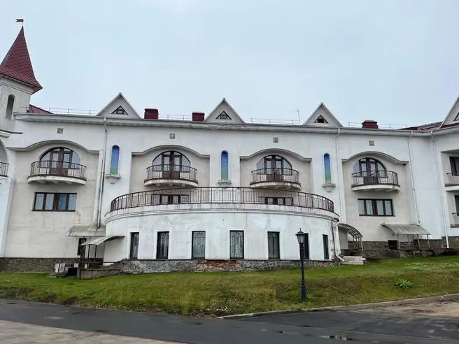 В Угличе второй год пытаются продать бывший отель «Азимут». Цену снизили в 5 раз, желающих нет