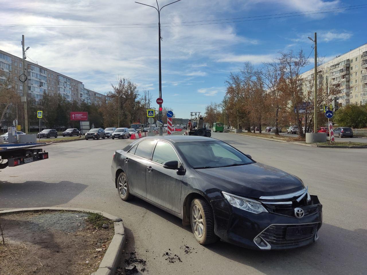 На перекрестке Бардина и Серафимы Дерябиной открыли прямой проезд 11  октября 2022 года - 11 октября 2022 - Е1.ру