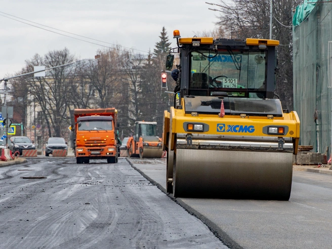 Половина проезжей части практически готова | Источник: Кирилл Поверинов / 76.RU