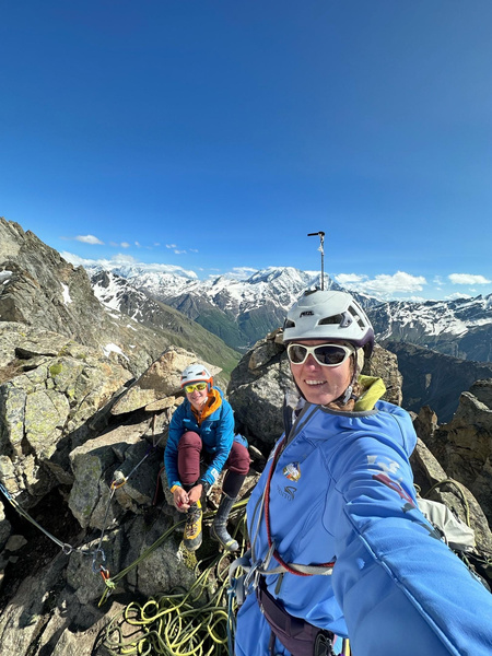 Тело российской альпинистки Натальи Оленевой нашли в расщелине в Непале