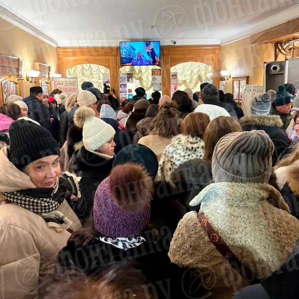 В Театре комедии им. Акимова отменили спектакль. Главную актрису увезли на скорой  | Источник: читатель «Фонтанки»