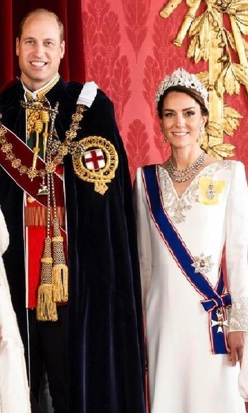 Кейт Миддлтон на портрете в платье с декольте