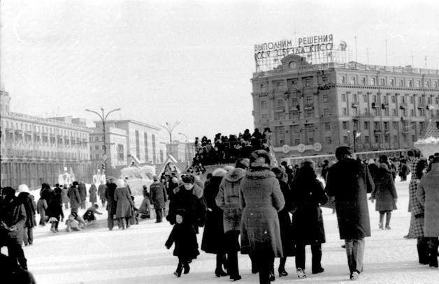Места для гуляний в городке хватало всем | Источник: архив 74.RU