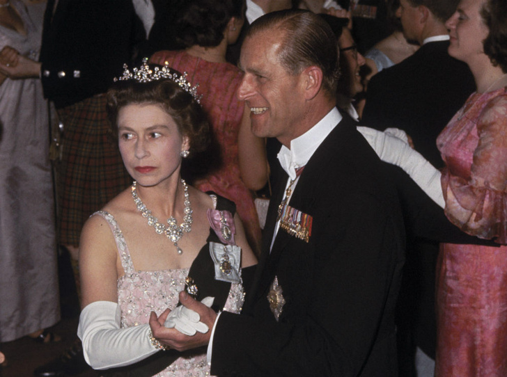Неожиданное хобби: как Королева и принц Филипп развлекаются на карантине