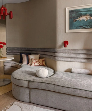 Необычная стена + диван: квартира 42 м² в Алма-Ате