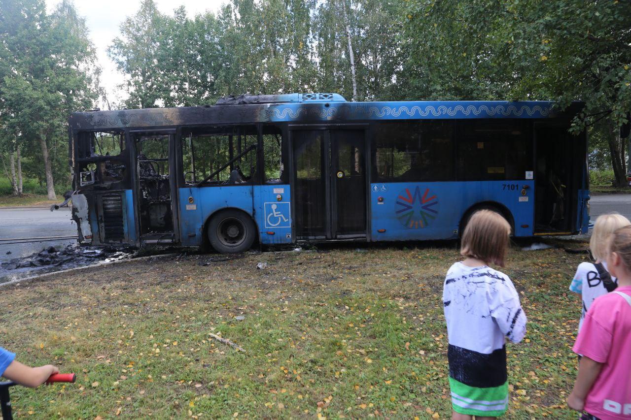 В салоне были люди: что известно о пассажирах сгоревшего автобуса в Архангельске 