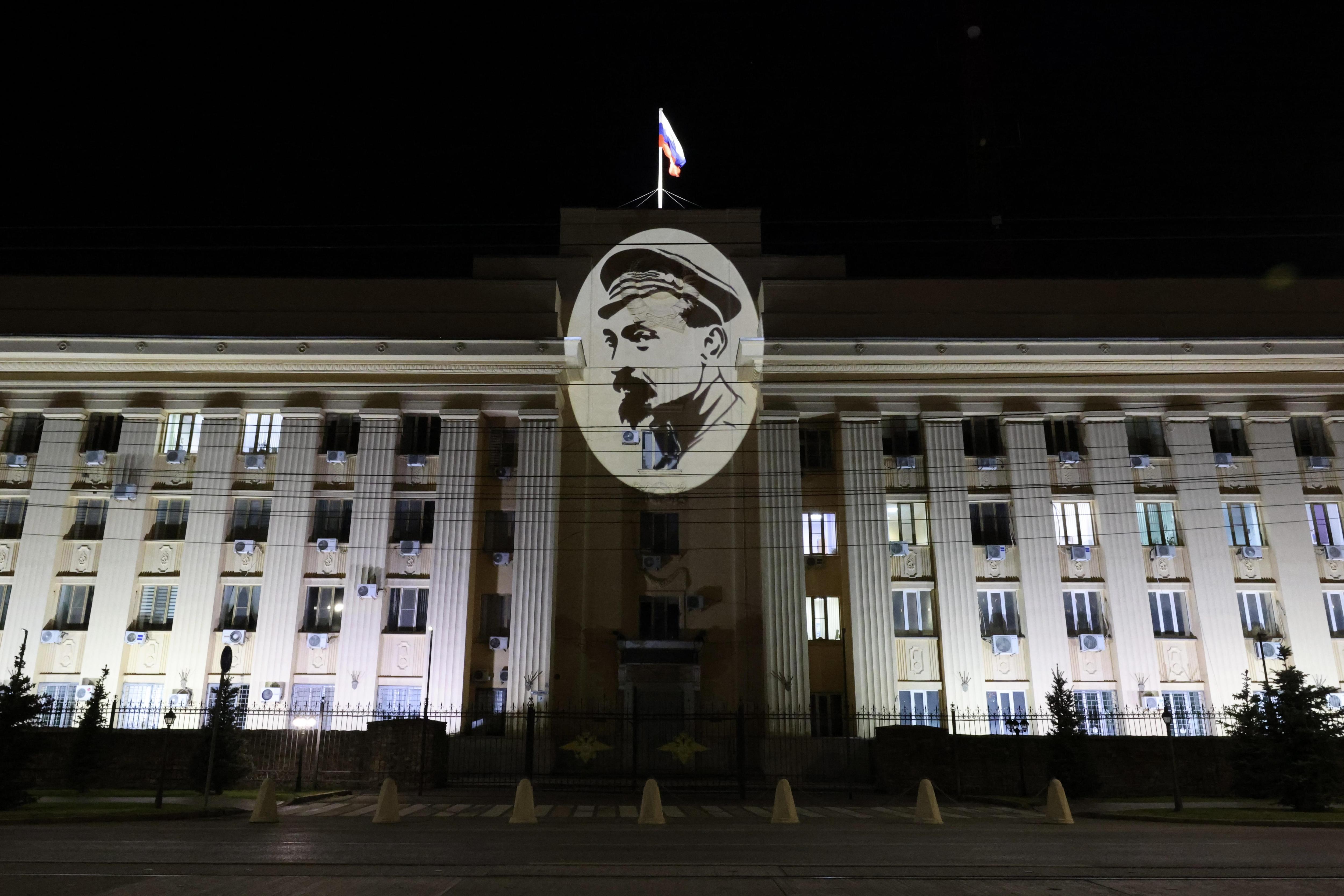 В Волгограде на фасаде здания ГУВД появился световой профиль Феликса Дзержинского