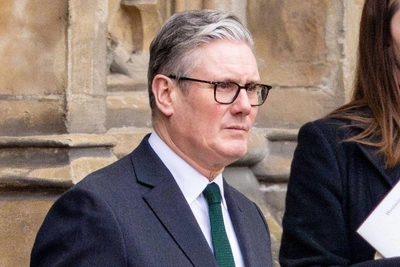 Почему король Карл III оказался между молотом и наковальней из-за визита к Трампу