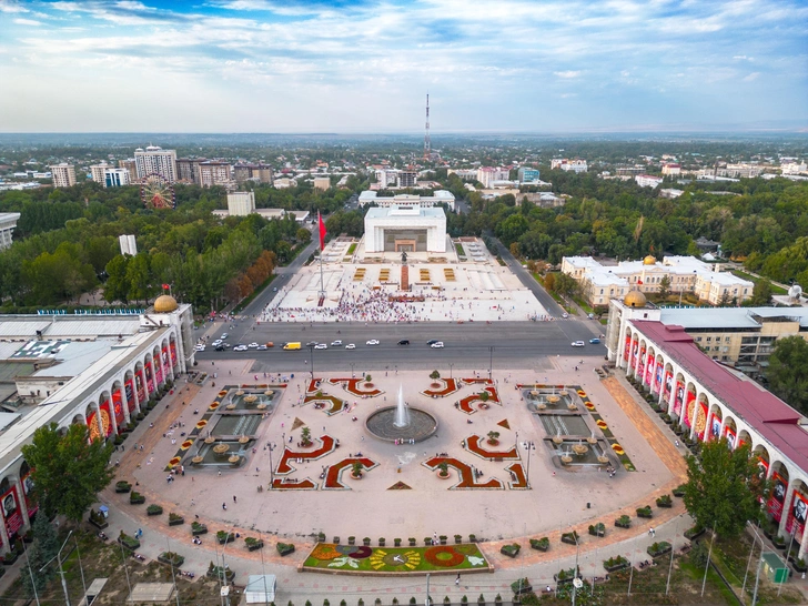 Вид с воздуха на центр Бишкека | Источник: Collab Media via Shutterstock/Fotodom.ru