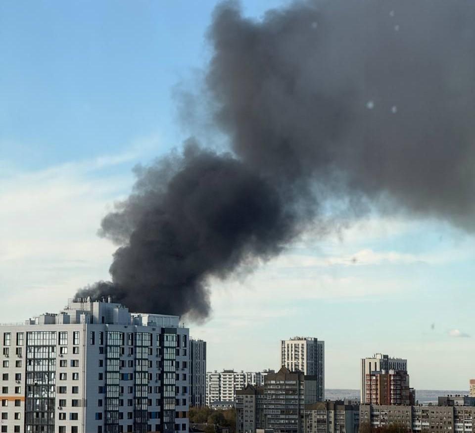 Огромный пожар вспыхнул в Уфе: очевидцы в шоке от его масштабов