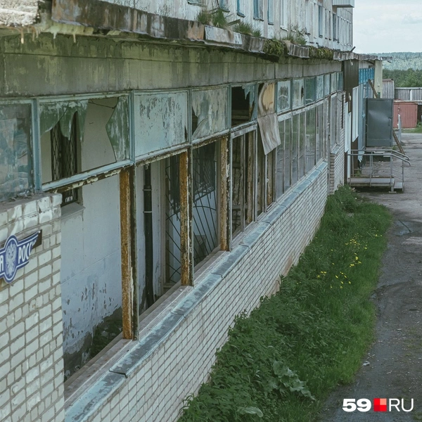 Почта России находится здесь&nbsp;— это жилое здание с рабочими коммерческими помещениями | Источник: Василина Любимова / 59.RU
