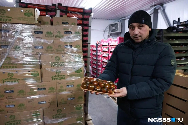 Покупателям готовы предложить всевозможные виды овощей и фруктов | Источник: Евгений Софийчук / NGS55.RU