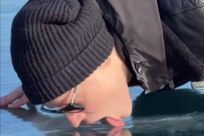 SHAMAN попробовал лед Байкала, врачи не одобряют