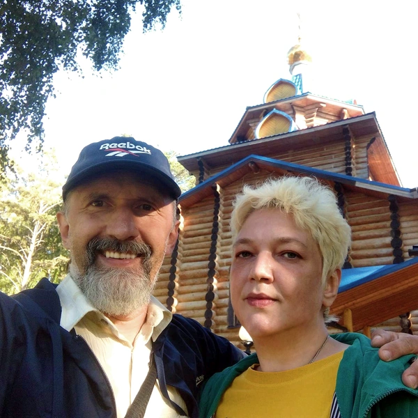 Выписка после резекции легкого. На заднем плане храм на территории Свердловского онкодиспансера. Май 2020 г.