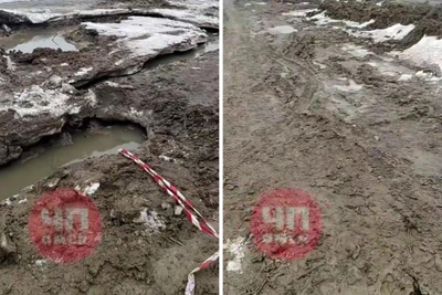 Утечка канализации в Новоомском привела к разрушению дороги