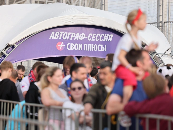 Атмосфера спокойная, все терпеливо ждут своей очереди | Источник: Алексей Волхонский / V1.RU