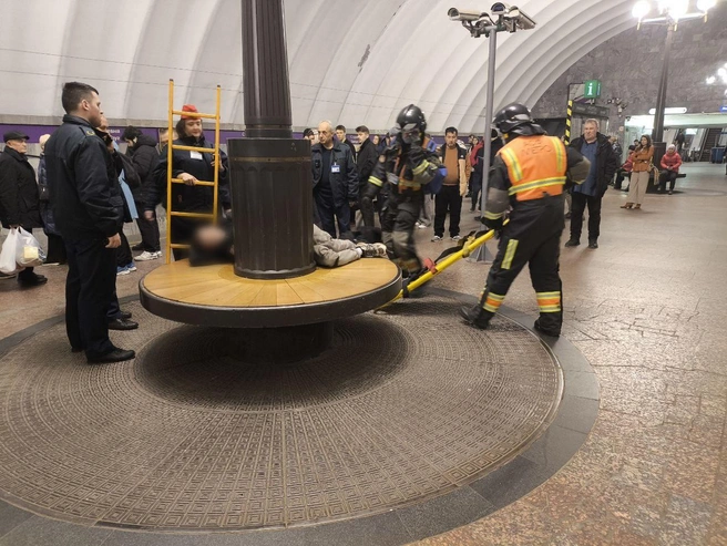 Человек упал на пути на «фиолетовой» ветке метро Петербурга | Источник: «Сенсаций.нет»