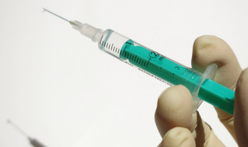 Губернатор Петербурга рассказал о весеннем коронавирусе и двух новых вакцинах, которые едут в Петербург