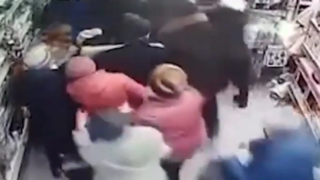 В Уфе покупатели устроили битву за телевизоры со скидкой (видео)