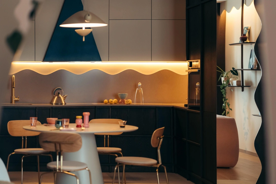 Новая волна: необычная квартира в Румынии | Источник: Raul Jichici, Biancoebianca Studio