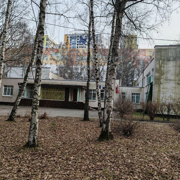 Так выглядел детсад на Илимской. Сейчас, как заметили жители Лианозово, рабочие красят фасад здания | Источник: Татьяна