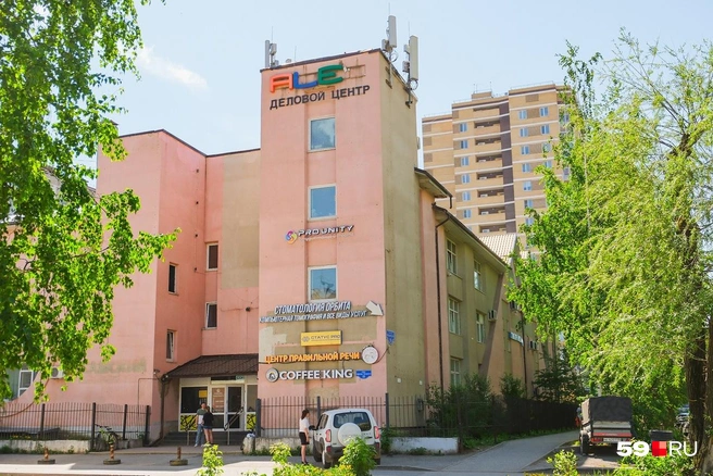 В деловом центре открыты стоматология, кофейня и другие заведения, а наша героиня раньше ходила сюда на зумбу | Источник: Тимофей Калмаков / 59.RU