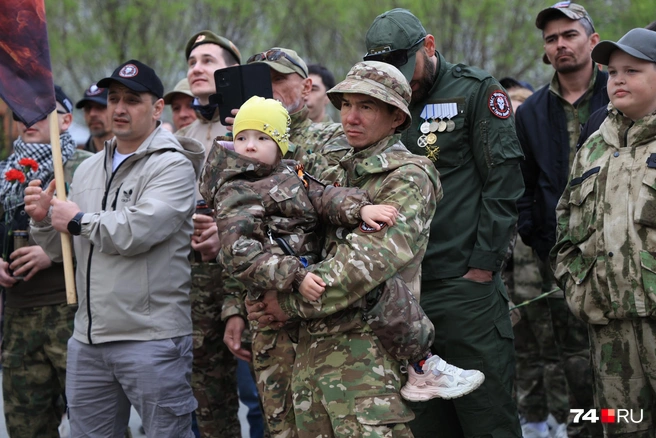 Автопробег начался с небольшого митинга возле мемориала | Источник: Михаил Шилкин