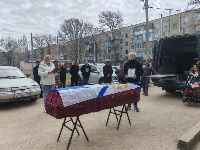 Похороны погибшего в спецоперации местного жителя Николая Агжанова | Источник: Ершовский район | официальный канал / Telegram