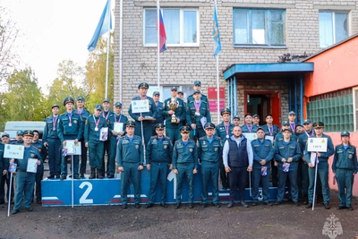 Псковские огнеборцы сразились в пожарно-строевой подготовке