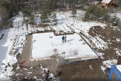 Irkutsk photographer waits a year for house as contractor runs out of money