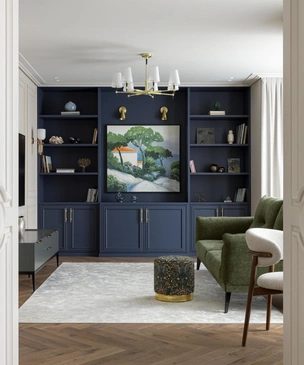 В новом цвете: квартира 125 м² в Челябинске с красочной классикой