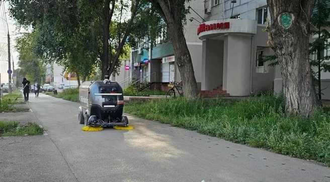 Робот может использоваться зимой, например, для распределения реагентов или уборки снега | Источник: Департамент городского хозяйства и экологии Самары / Vk.com