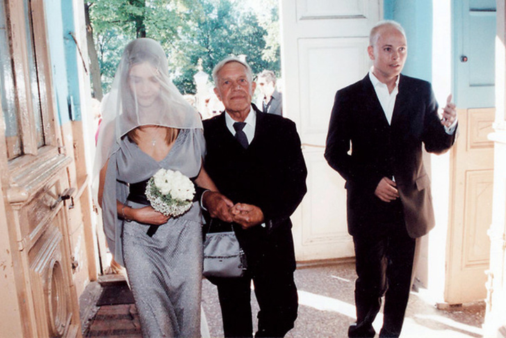 Тайное становится явным: в каких нарядах венчались российские звезды