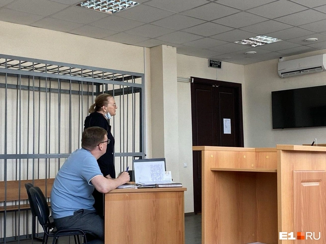 Лариса Контеева на первом процессе в Орджоникидзевском суде | Источник: Сергей Бодров / E1.RU