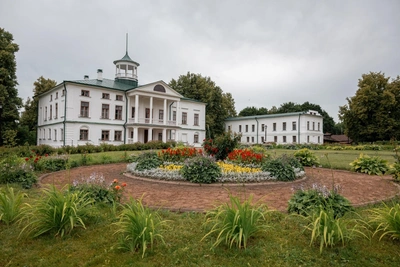 Прогулка по усадьбе Некрасова «Карабиха»