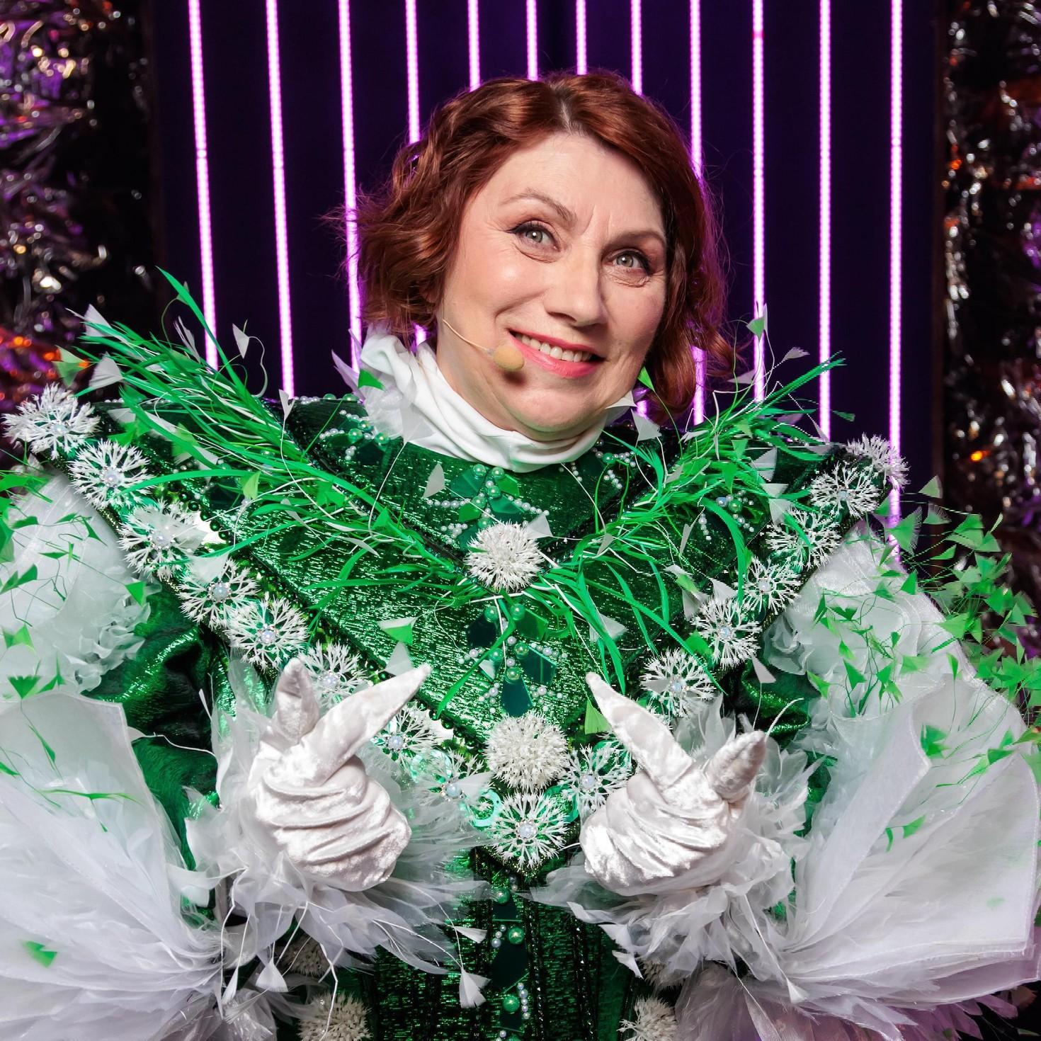 «Мое поведение сильно раздражало жюри»: Сябитову-Одуванчик выгнали первой, пока она пыталась запутать всех в шоу «Маска»