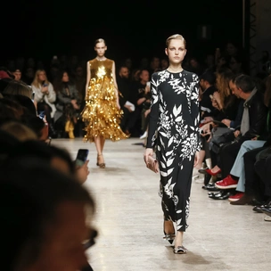 Fashion director notes: слияние эпох на показе Rochas FW 2017/18