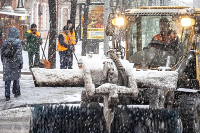 Ryazan Snow Plows Idle, Children Struggle Through Drifts