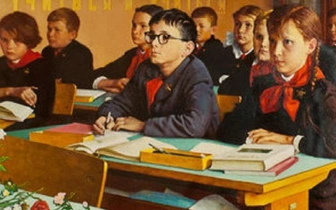 От гимнастерок до пионерских галстуков: как менялась школьная форма в нашей стране