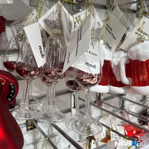 Роза в бокале&nbsp;— 299 рублей | Источник: Алёна Золотухина / NGS.RU