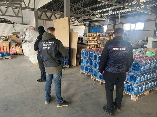 В Ульяновске ликвидировали нелегальное производство стеклоочистительной жидкости | Источник: vk.com/sk_uln