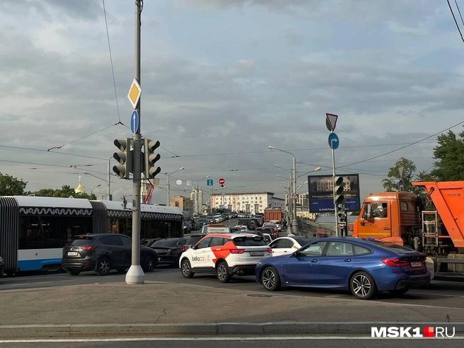 Москва встала в семибалльные пробки | Источник: Екатерина Фадеева / MSK1.RU
